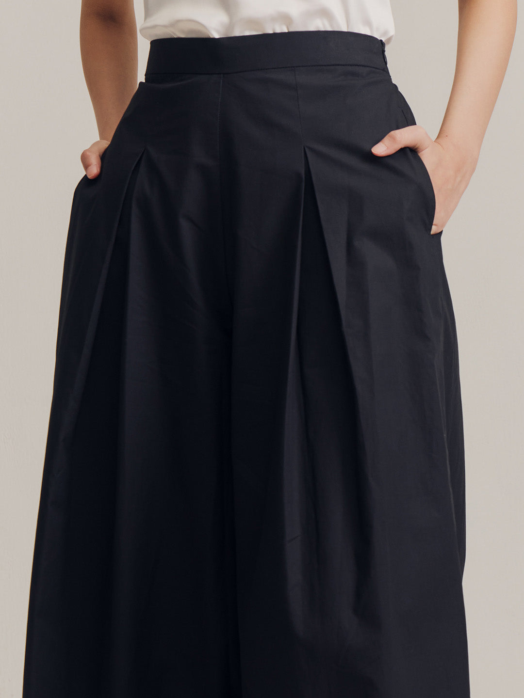 Sundari Pants in Black
