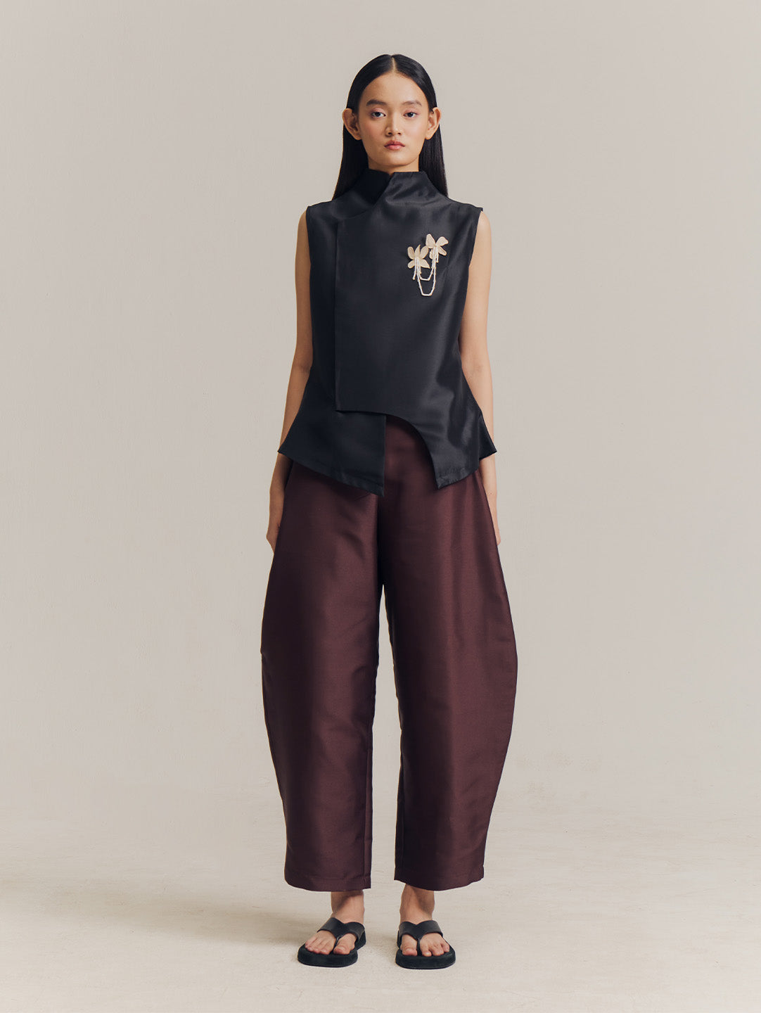 Suri Sleeveless Top in Black
