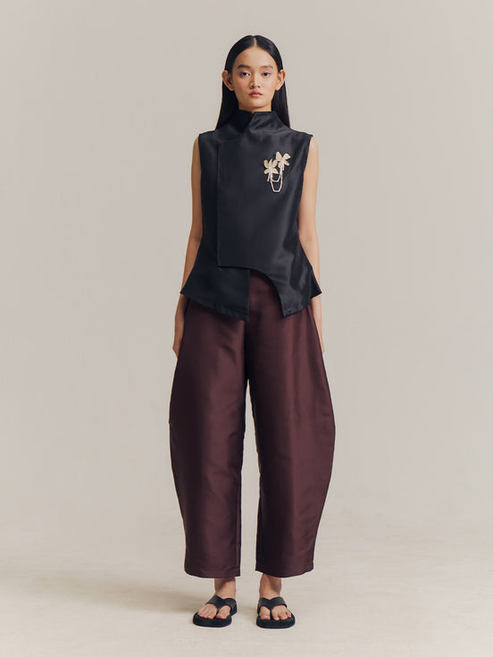 Suri Sleeveless Top in Black